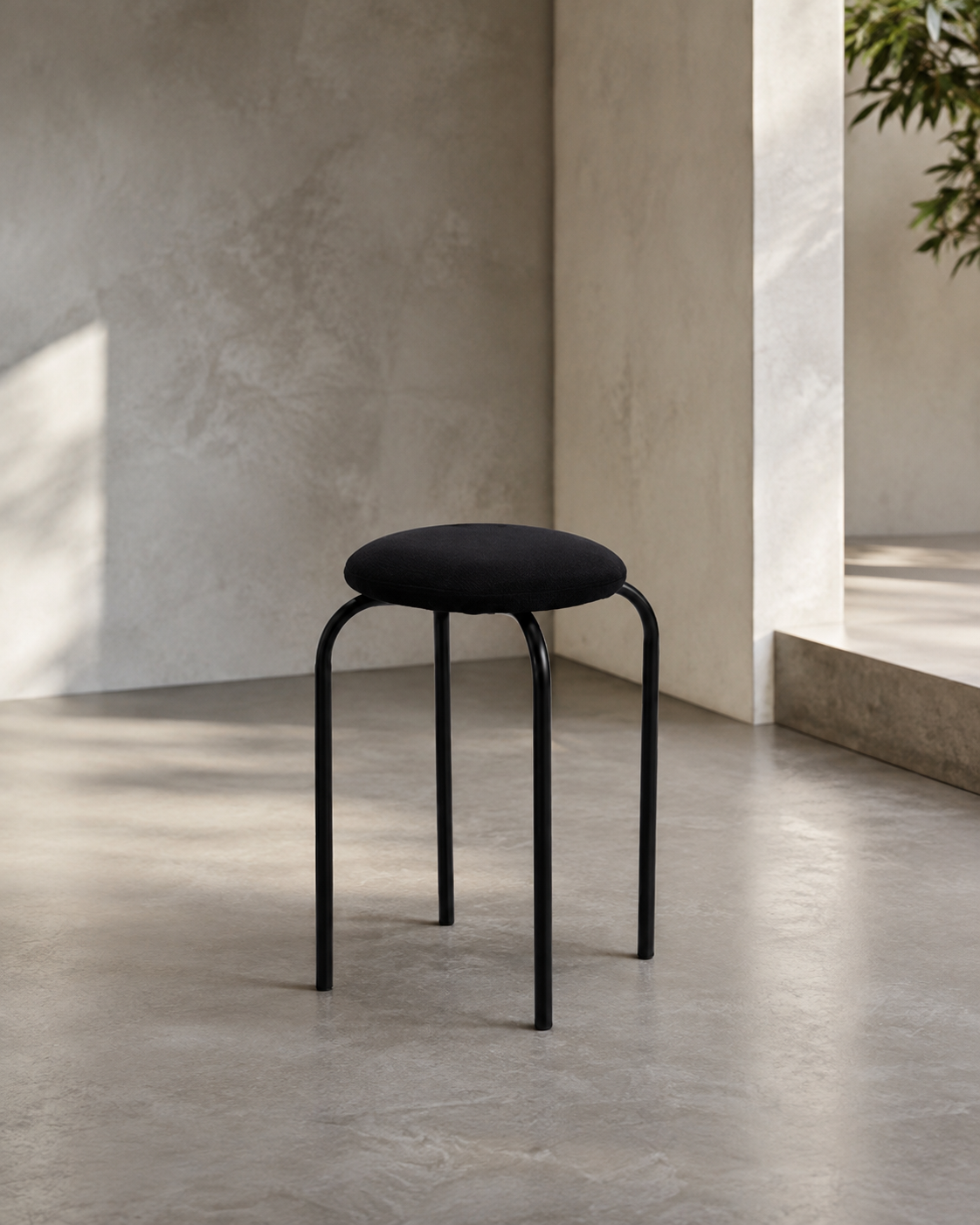 Nero Stool