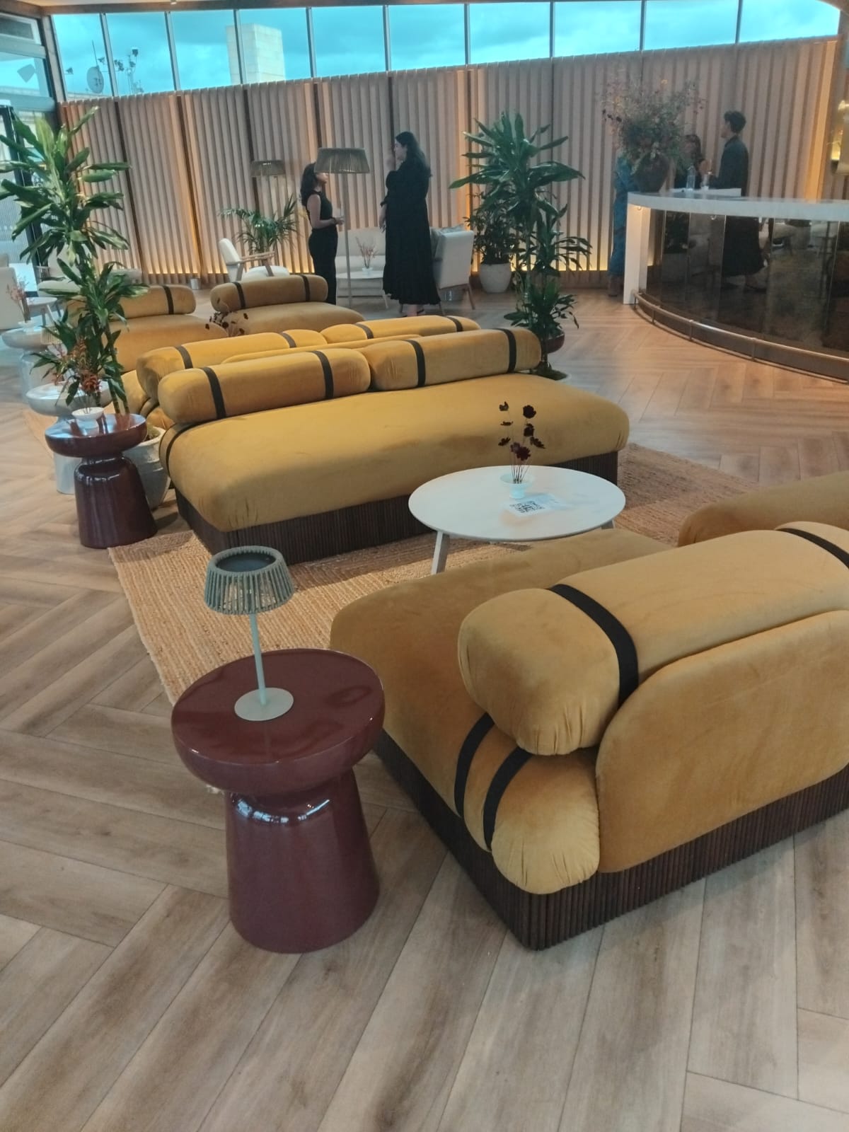 Bougie Rockstar Velvet Sofa - Image 3